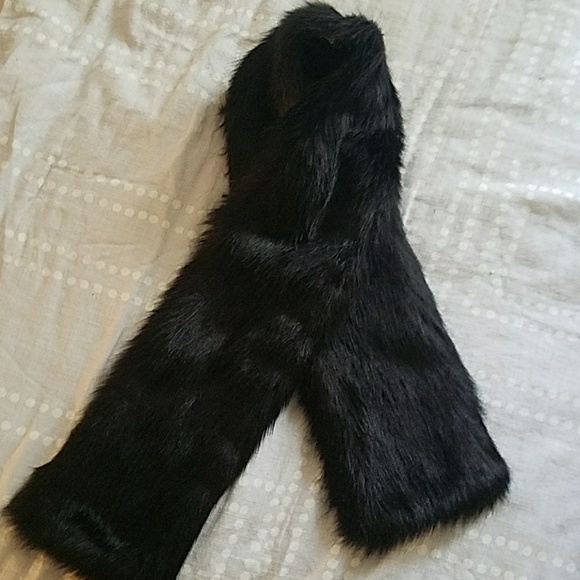 Unreal Fur Faux Fur Stole - Picture 1 of 2